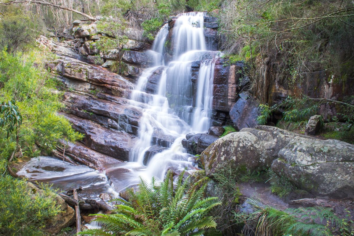 Splitters Falls, a seasonal waterfall reached via a short signed detour off the Wonderland Carpark track